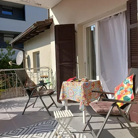 Cozy With Terrace Apartman